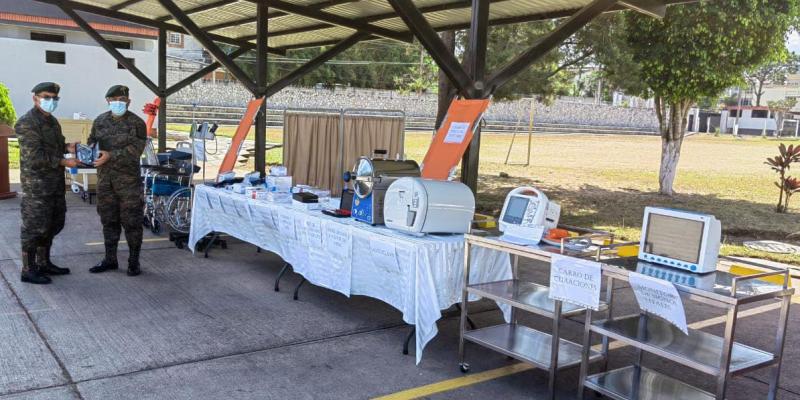 Comandos y Dependencias del Ejército de Guatemala reciben equipo médico para cuidado de la salud del personal militar