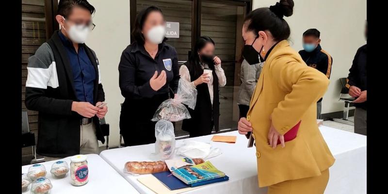 Los muchachos expusieron sus productos