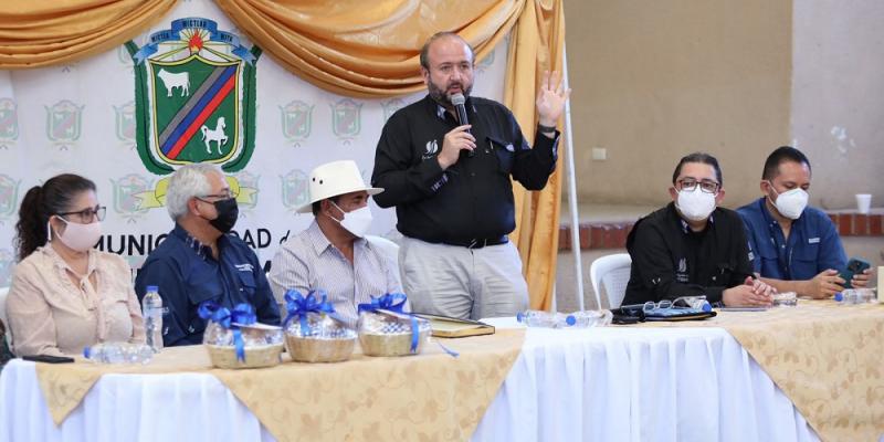 El Ministro de Economía, Antonio Malouf, durante su participación en la reunión con autoridades municipales de Asunción Mita.