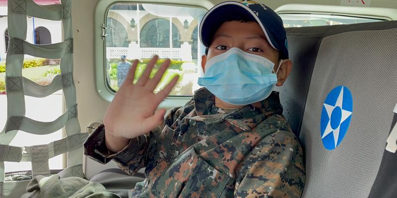 Niño cumplió sueño de ser piloto aviador honorario de la Fuerza Aérea Guatemalteca
