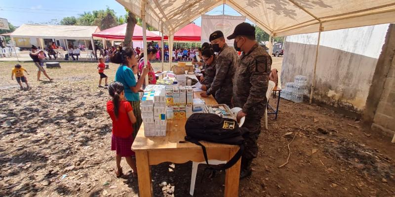 Jornada médica y odontológica apoyada por la Cuarta Brigada de Infantería llevó atención a comunidades de Retalhuleu