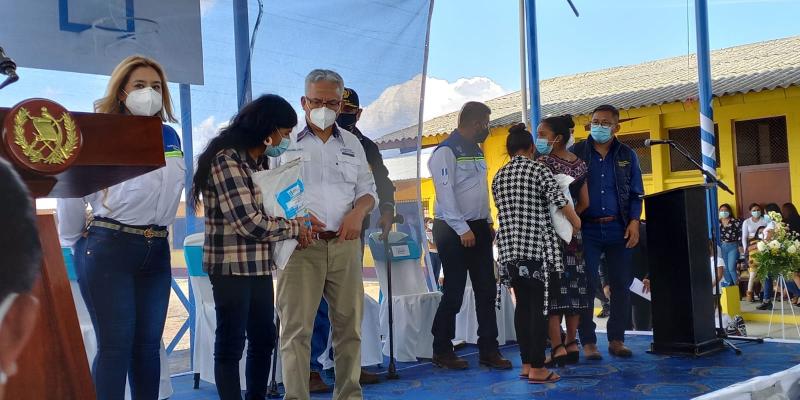 Gobierno de Guatemala entrega de semillas en Quiché