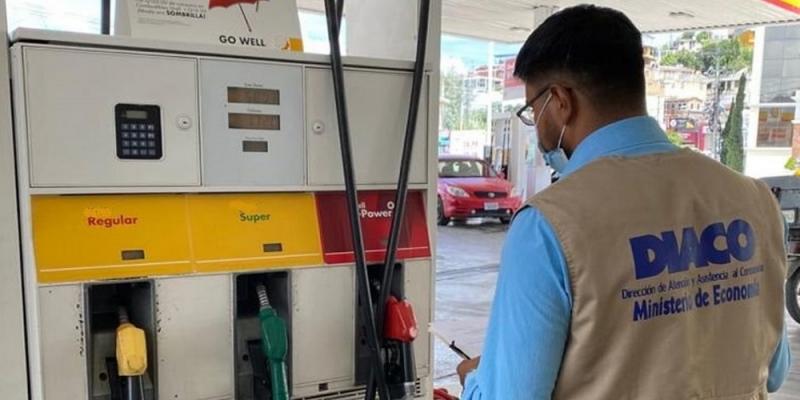 DIACO prosigue inspeccionando estaciones de combustible.