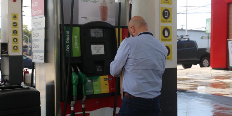 El MEM realiza operativos para la verificación de precios de combustible.