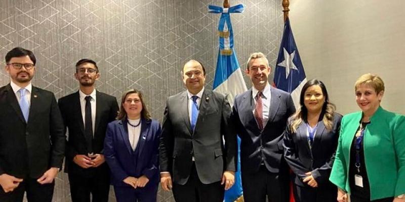 Canciller Mario Búcaro sostiene reunión de trabajo con Asociación Nacional de Profesionales y Amantes del Café, en Chile 