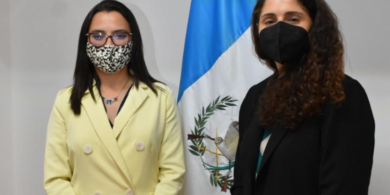Keila Gramajo, Secretaria de SEGEPLAN y Ignez M. Tristao Representante en Guatemala del BID 