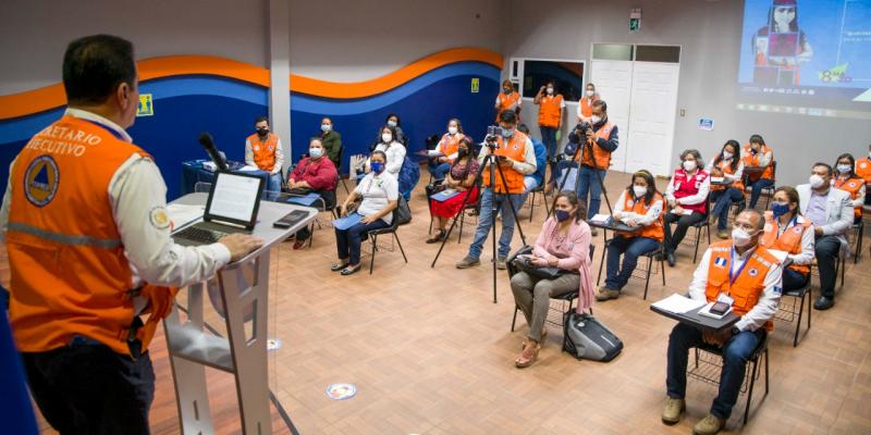 Palabras de bienvenida a cargo del Secretario Ejecutivo de la CONRED, Oscar Estuardo Cossío Cámara.