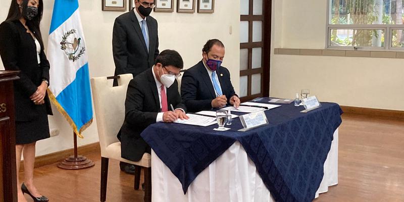 Minex y TSE firman convenio de cooperación para facilitar el voto en el extranjero 
