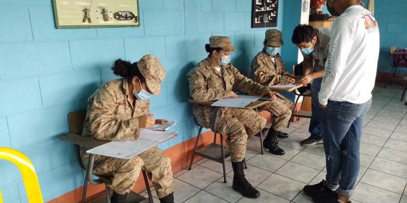 Reservistas del Ejército de Guatemala apoyan jornadas de vacunación en Santa Rosa