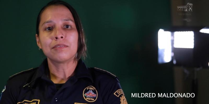 Mujeres Policías con Doble Valor