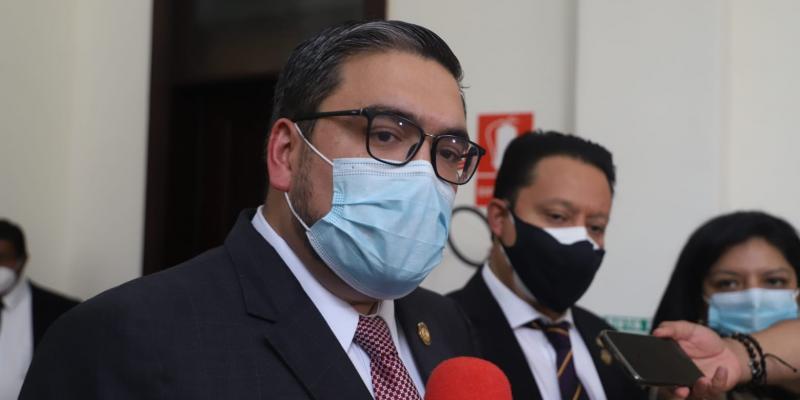 El Ministro Alberto Pimentel Mata en declaraciones al concluir la reunión de Jefes de Bloque.