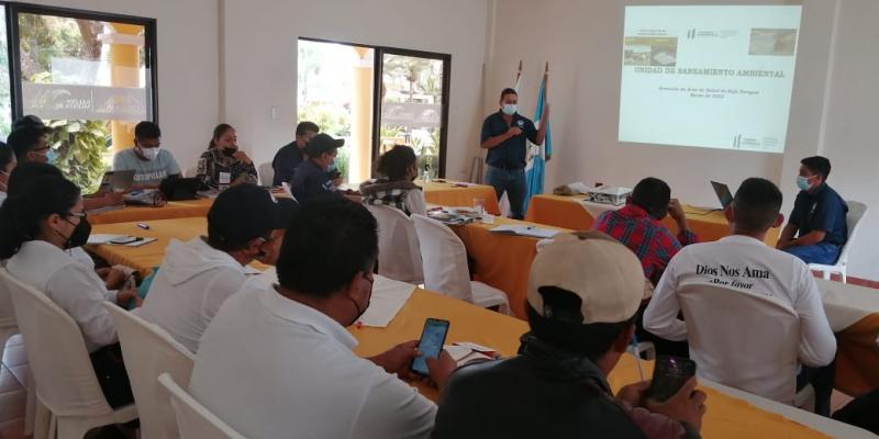 Técnicos municipales de Baja Verapaz son capacitados sobre gestión de residuos y desechos