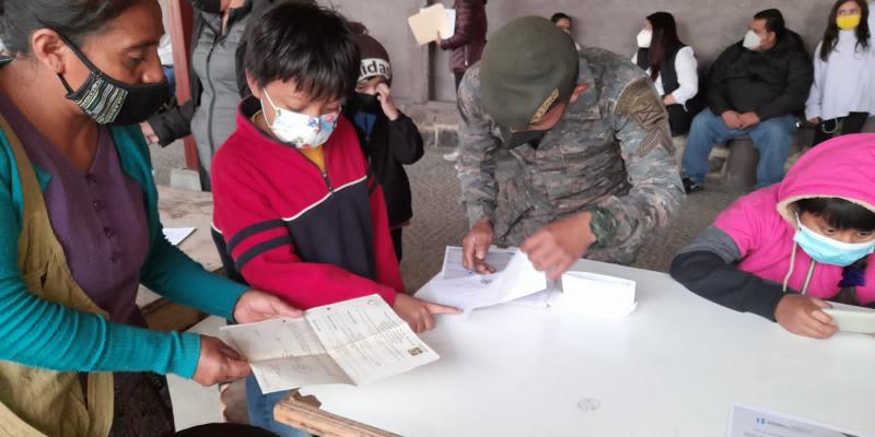 Quinta Brigada de Infantería apoyan vacunación de menores entre los 6 y 11 años de edad en  Huehuetenango