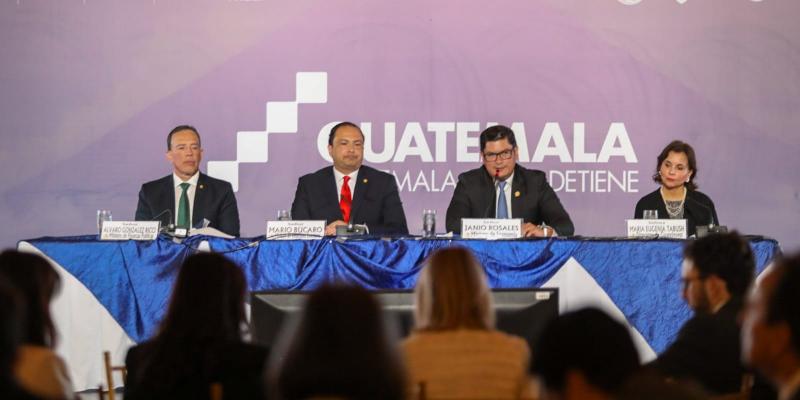 El ministro de Economía, Janio Rosales, durante su intervención en el evento-.