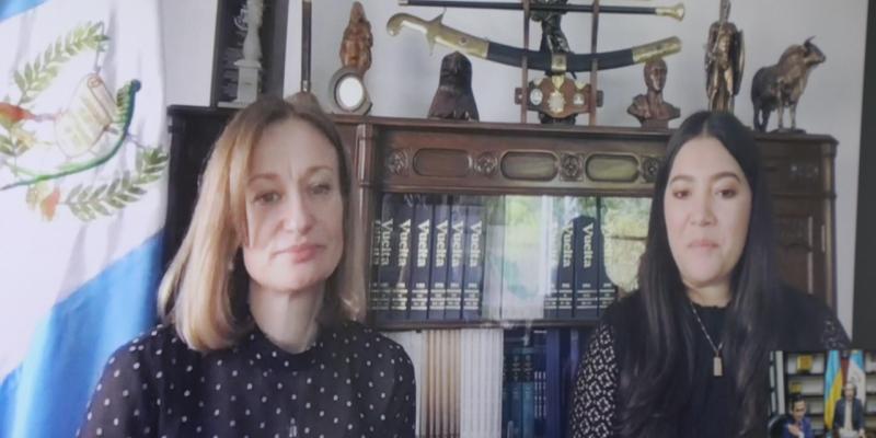 Embajadora de Ucrania concurrente para Guatemala presenta Copias de Estilo