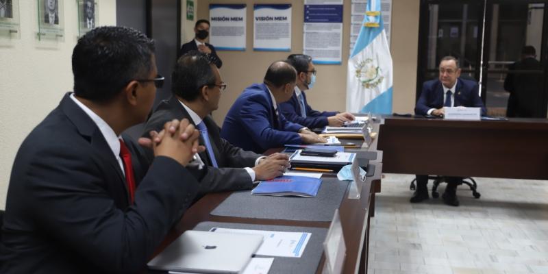 El presidente Alejandro Giammattei visitó las instalaciones del MEM.