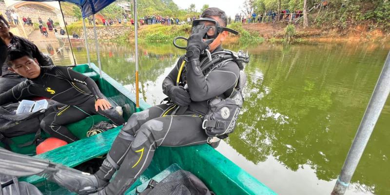 Buzos de la Marina de la Defensa Nacional