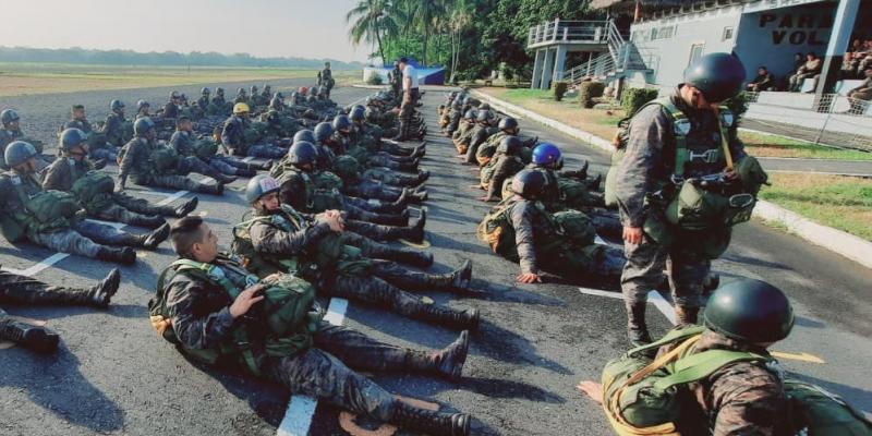 Concluyen los cursos de Paracaidismo y Empacador de Paracaídas Militares