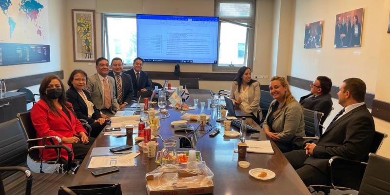 Las delegaciones de Guatemala e Israel, durante una de las sesiones de la segunda ronda de negociación.