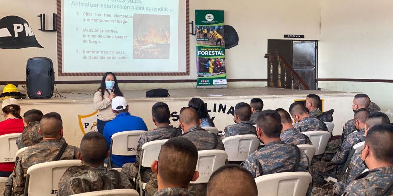 Policías Militares de la Segunda Brigada de Policía Militar iniciaron el curso de Bombero Forestal