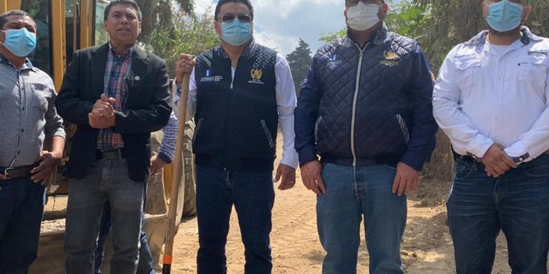 Fodes mejora calle en Acatenango y Comalapa, Chimaltenango