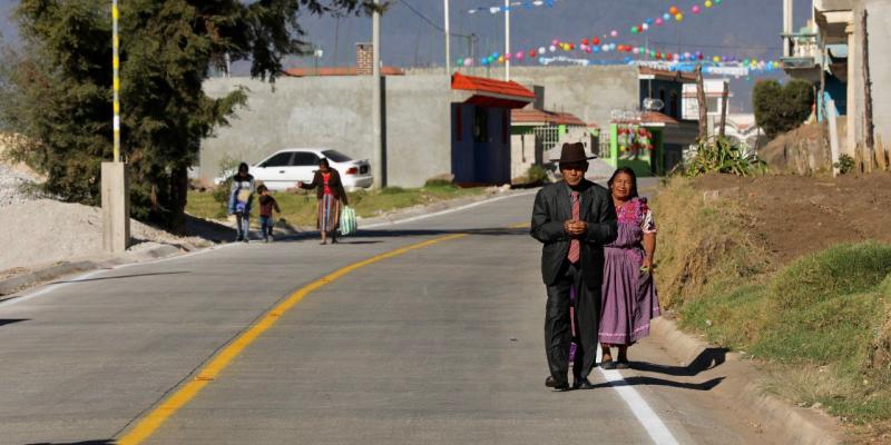 Fodes mejora camino en La Esperanza, Quetzaltenango