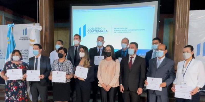 10 beneficiaros de la beca Formato Educativo Escuela de Negocios de España