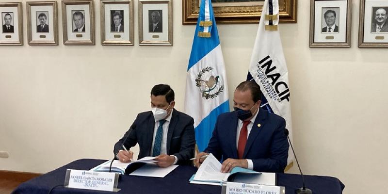 Minex e Inacif firman convenio para facilitar la identificación de guatemaltecos fallecidos en el exterior