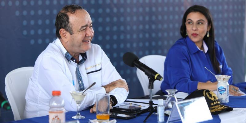Presidente Alejandro Giammattei en su reunión con alcaldes del departamento de Guatemala