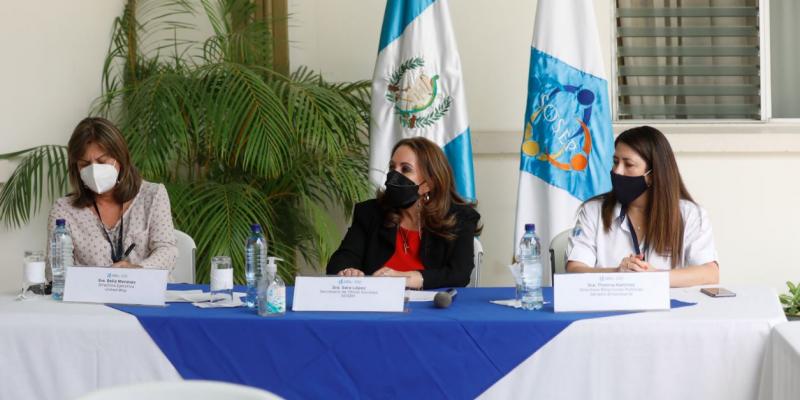 Secretaria de SOSEP, Sara López en reunión con representantes de Fundación Génesis Empresarial y Organización United Way. 