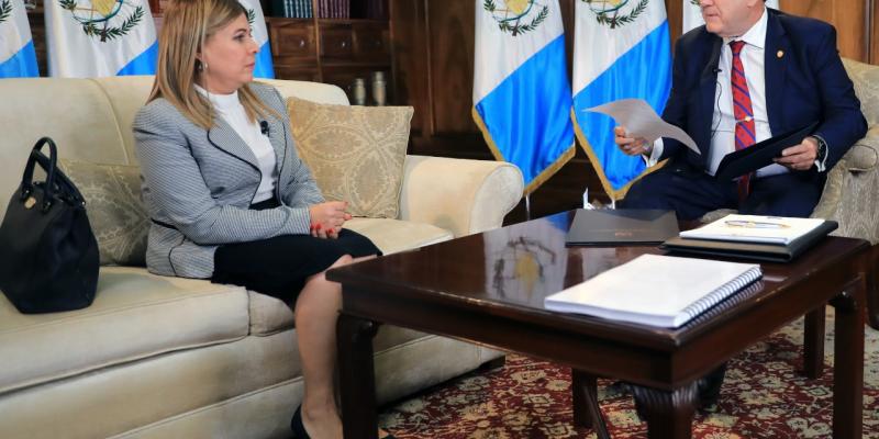 Presidente Alejandro Giammattei entrevistó a Darleene Apolonia Monge Pinelo