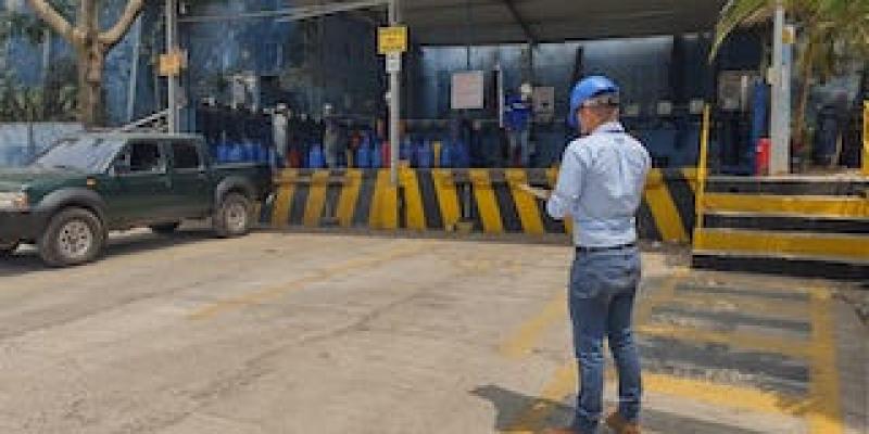 Inspección gas propano por personal del MEM.