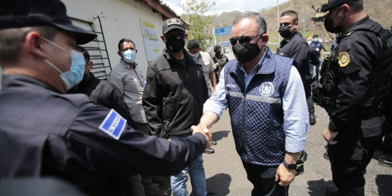 Autoridades supervisan labor policial en frontera con El Salvador