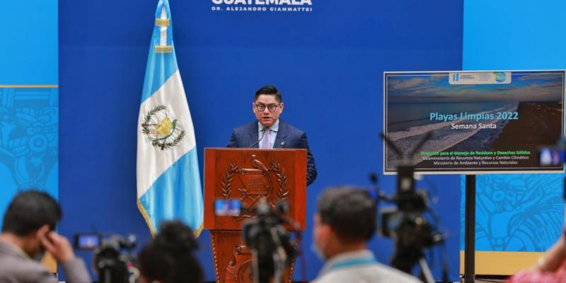 Veraneantes  ya  disfrutan de la arena, el sol y de las playas limpias