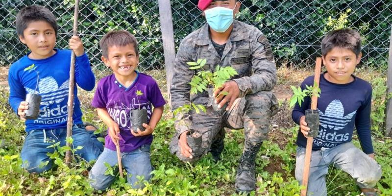 Ejército de Guatemala conmemora el Día Internacional de la Tierra protegiendo los recursos naturales de los guatemaltecos