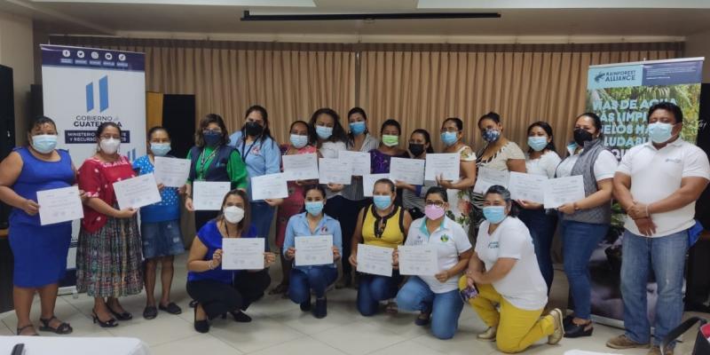 Delegaciones de Chimaltenango, Escuintla y Petén siguen capacitando sobre el Reglamento 164-2021