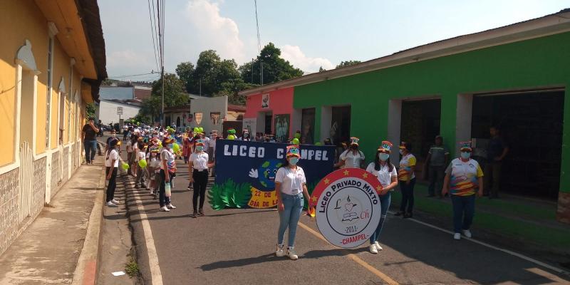 Caminata en Retalhuleu celebra el Día de la Tierra