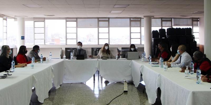 Directora de Onsec en reunión con sindicalistas y autoridades de Salud