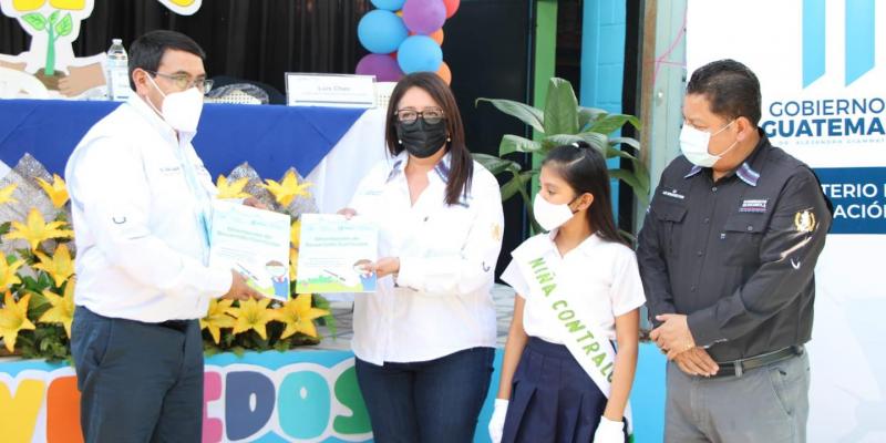 Entregan Manual de Orientación de Desarrollo Curricular "Sembrando Semillas de Transparencia"