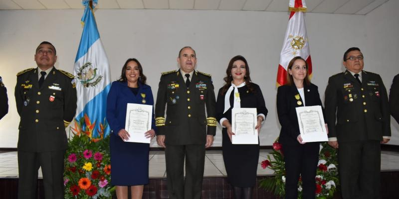Ministerio de la Defensa Nacional otorgó medalla “Monja Blanca”, a mujeres destacadas.