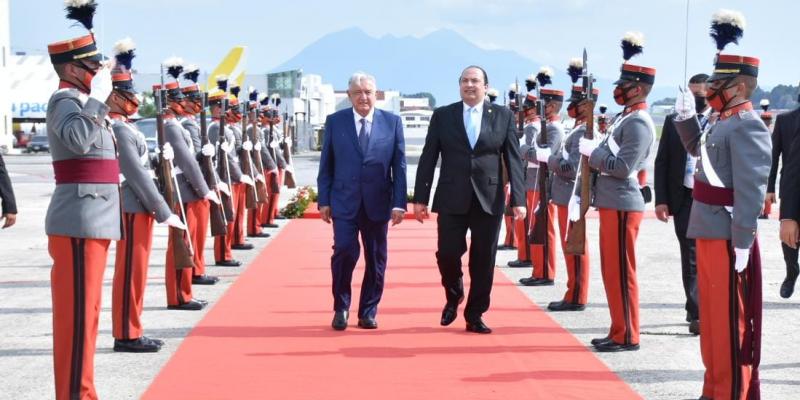 Canciller recibe a AMLO