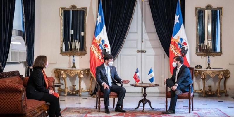 Embajador de Guatemala presenta Cartas Credenciales al presidente de Chile, Gabriel Boric