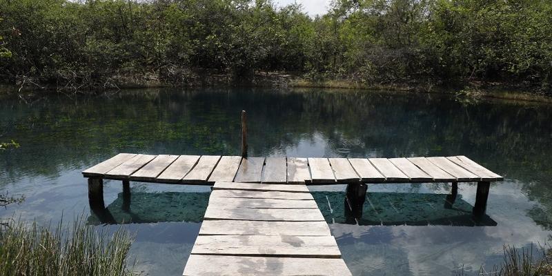 MARN promueve el saneamiento ambiental en el Cráter Azul, Petén