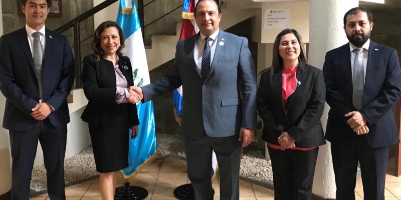 Canciller Mario Búcaro aborda temas nacionales e internacionales con diplomáticos guatemaltecos en Costa Rica 