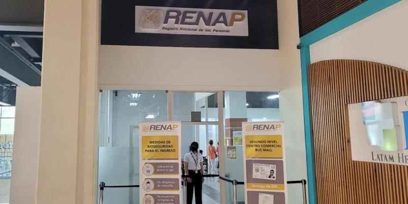 RENAP TRABAJA FINES DE SEMANA EN CENTROS COMERCIALES 