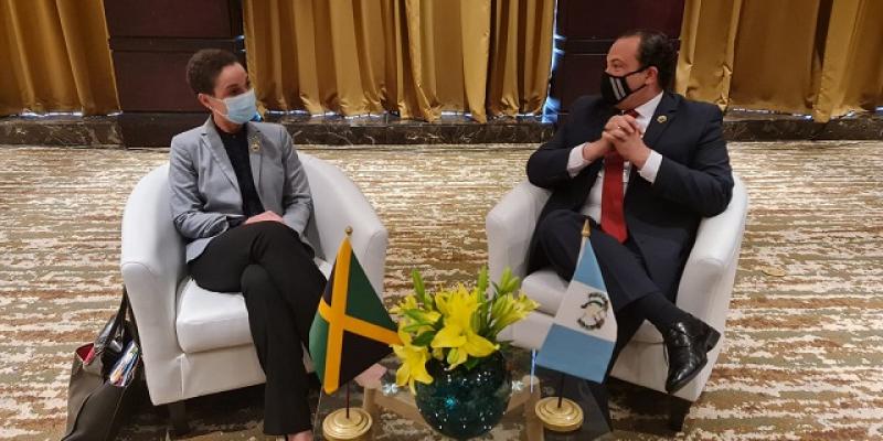 Cancilleres de Guatemala y Jamaica dialogan sobre retos y oportunidades regionales 