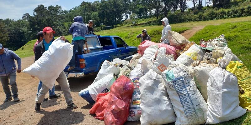 Delegación del MARN en Chimaltenango dirige recolección de desechos en Patzún
