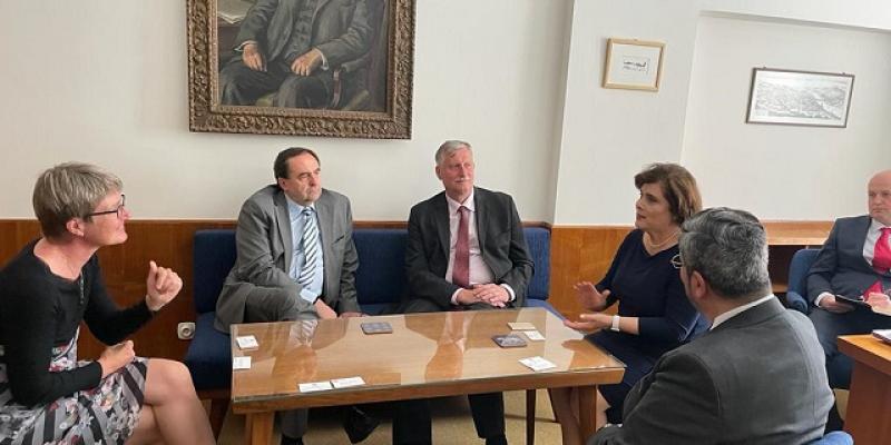 Guatemala explora colaboraciones en temas culturales con universidad checa 