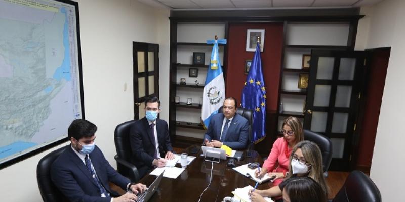 Canciller Mario Búcaro aborda temas de interés mutuo con eurodiputados