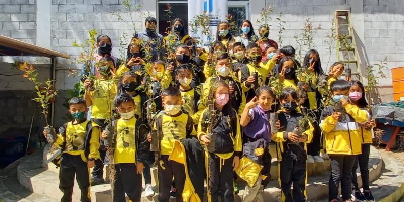 MARN y estudiantes plantas árboles en Malacatán